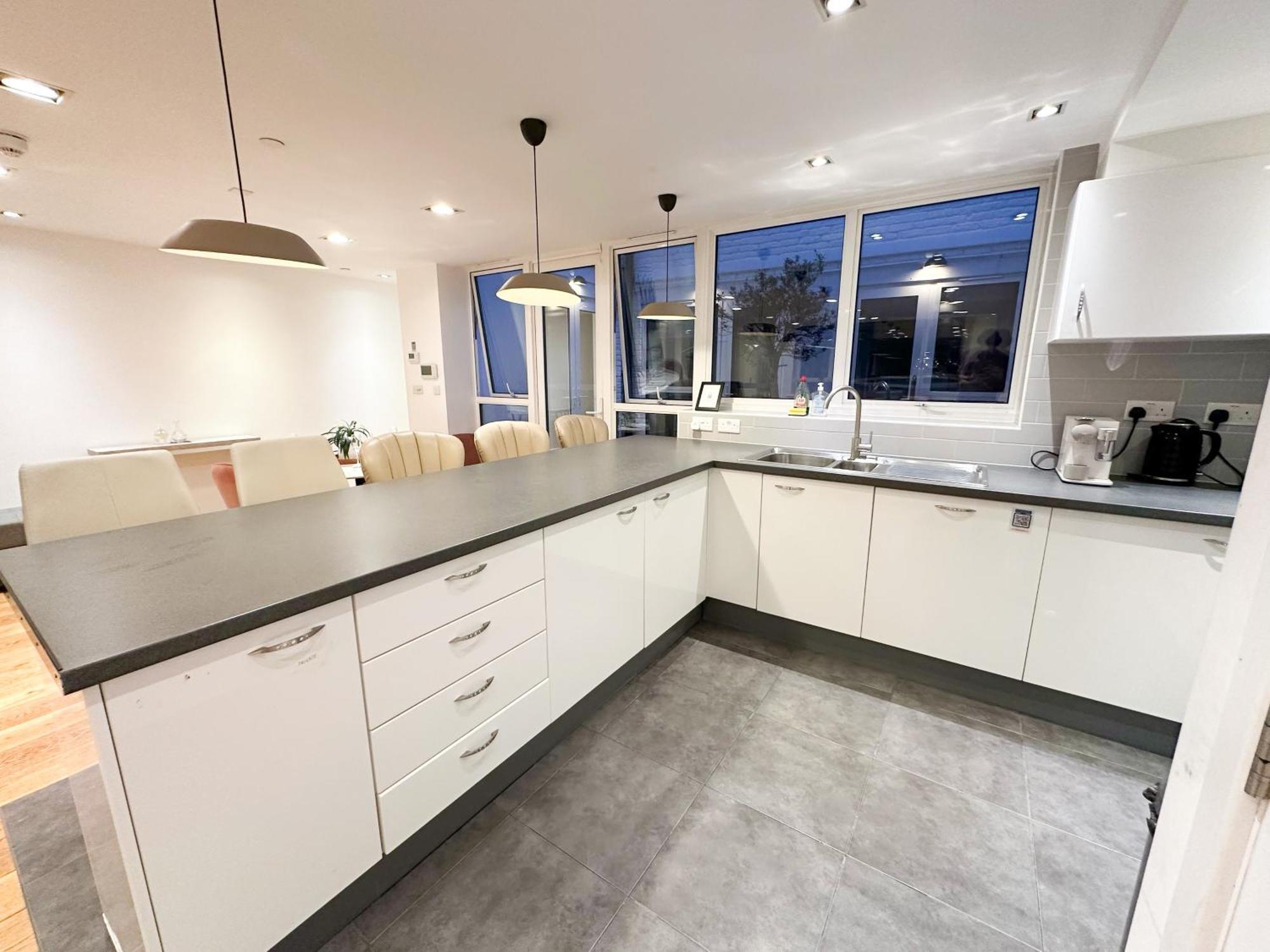 Chic 3 Bedroom Flat With Private Terrace In Holloway Near Finsbury Park 伦敦 外观 照片